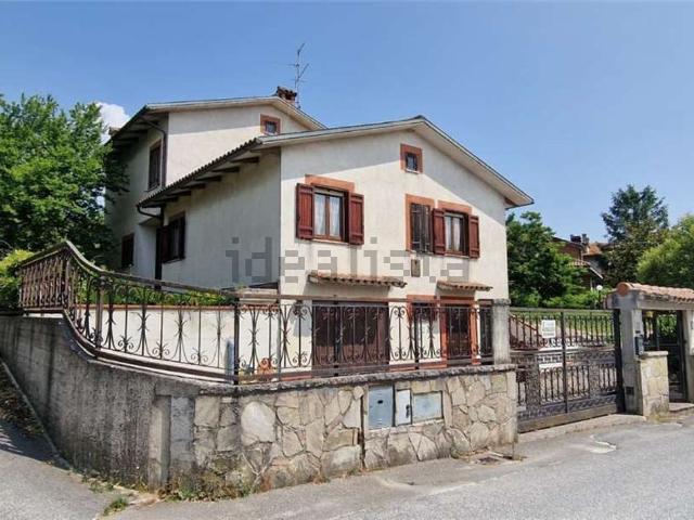 Case e ville in vendita di 255 m² in Via Giacomo Matteotti, 6