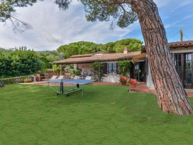 Case e ville in vendita di 255 m² in Via dei Forcioni, 468