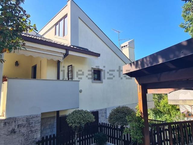 Case e ville in vendita di 255 m² in Via del Refosco, 22