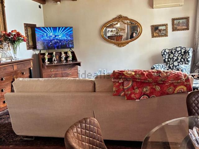 Case e ville in vendita di 255 m² in Via Santa Bona Nuova