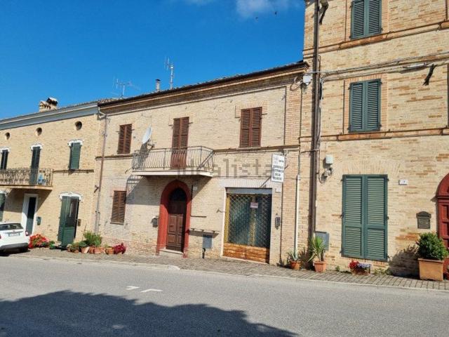 Case e ville in vendita di 255 m² in Via Roma