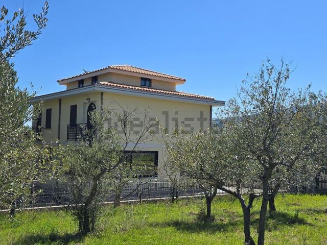 Case e ville in vendita di 255 m² in Contrada Cialandra