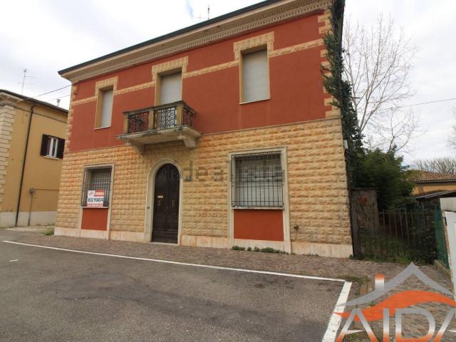 Case e ville in vendita di 255 m² in Piazza Caduti, 5