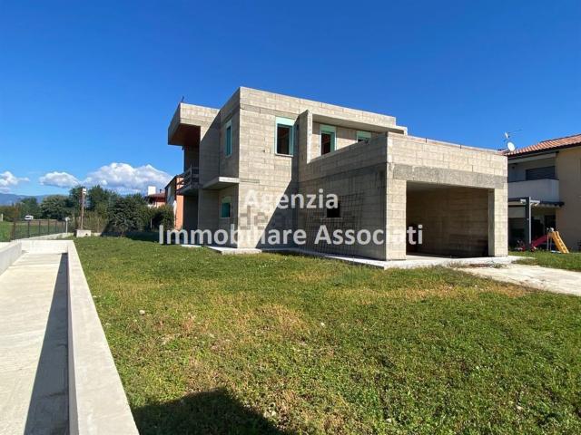 Case e ville in vendita di 256 m² in Via Alcide De Gasperi