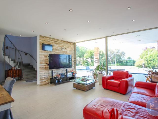 Case e ville in vendita di 256 m² in Via Fiorentina, 107