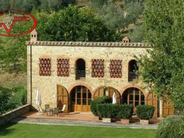 Case e ville in vendita di 256 m² in Via IV Novembre