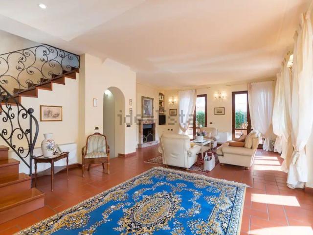 Case e ville in vendita di 256 m² in Via Provinciale di Montalbano