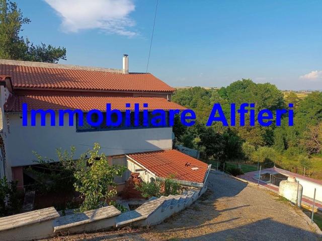 Case e ville in vendita di 256 m² in Contrada Piano Cappelle, 167