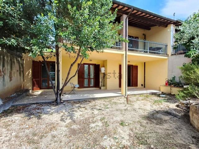 Villetta bifamiliare in vendita di 257 m² in Via Agostino di Duccio