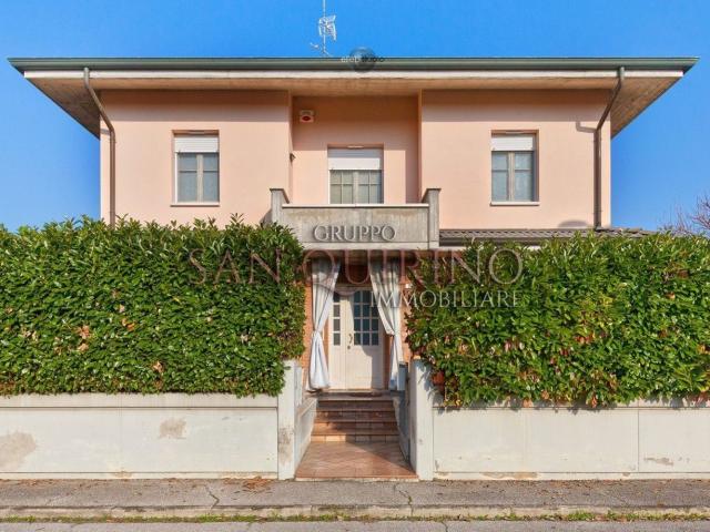 Case e ville in vendita di 257 m² in Via Guido Rossa, 1