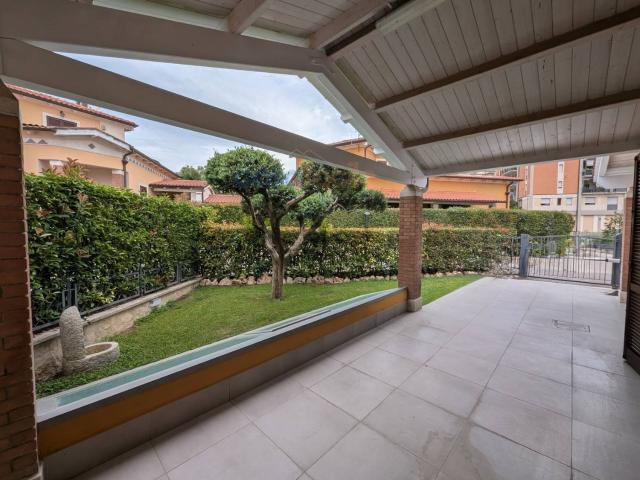 Case e ville in vendita di 257 m² in Via dell&apos Aquila
