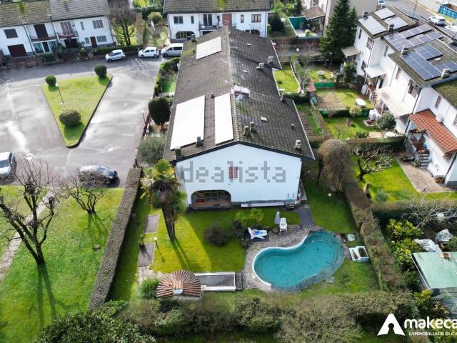 Case e ville in vendita di 257 m² in Via Nino Bixio, 12