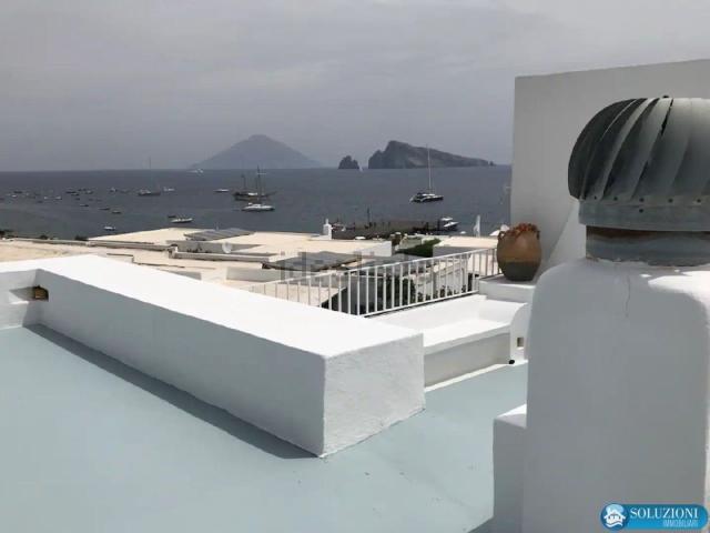 Case e ville in vendita di 257 m² in Via Panarea C.da San Pietro
