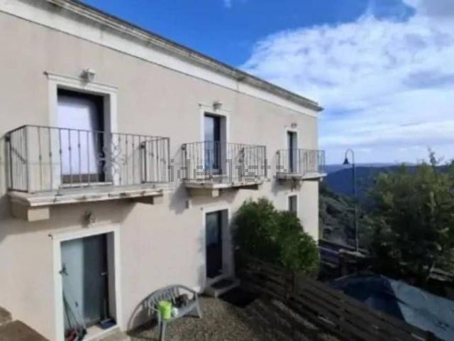 Case e ville in vendita di 257 m² in Via Rinascita, 46