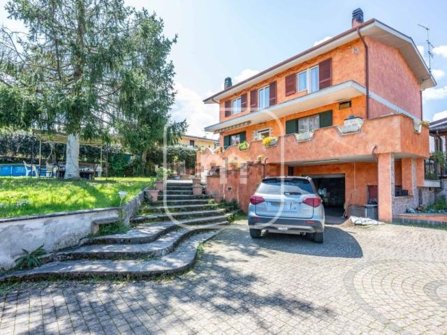 Case e ville in vendita di 257 m² in Strada Ventitreesima Strada, 17