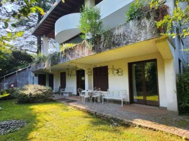 Case e ville in vendita di 258 m² in Via Campo Sportivo, 13