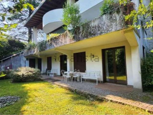 Case e ville in vendita di 258 m² in Via Campo Sportivo