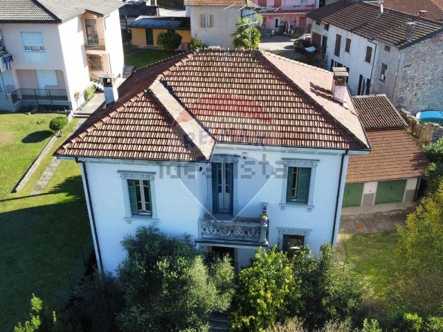Case e ville in vendita di 258 m² in Via Giuseppe Mazzini, 16