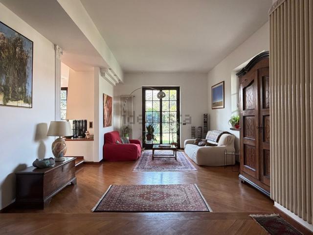Case e ville in vendita di 258 m² in Via Magenta, 24