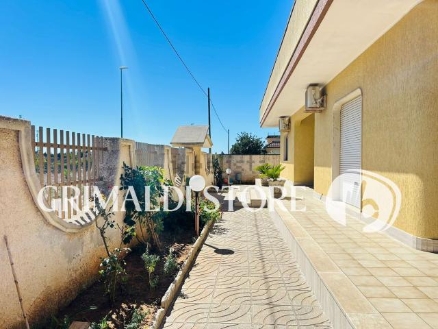 Case e ville in vendita di 258 m² in Via Perosi, 13