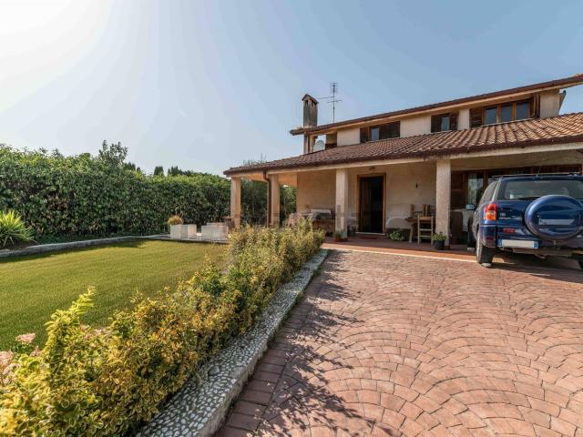 Case e ville in vendita di 258 m² in Via Re Enzo, 125