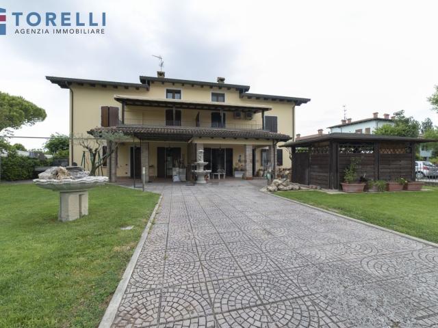 Case e ville in vendita di 258 m² in Vicolo Vecchio, 2