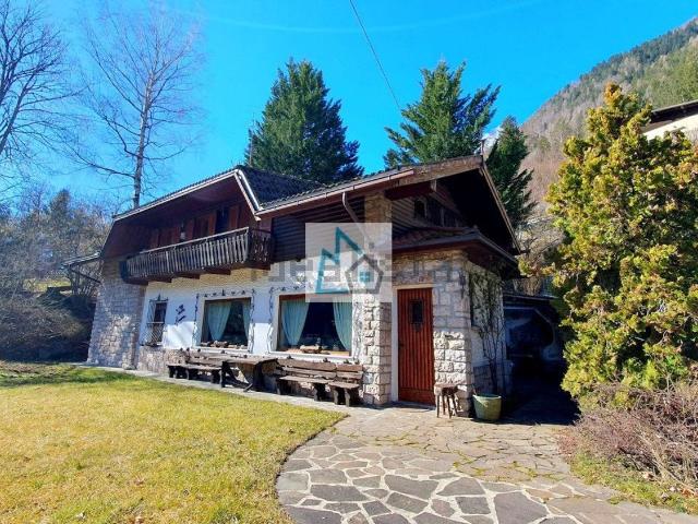 Case e ville in vendita di 258 m² in Località Piazzola