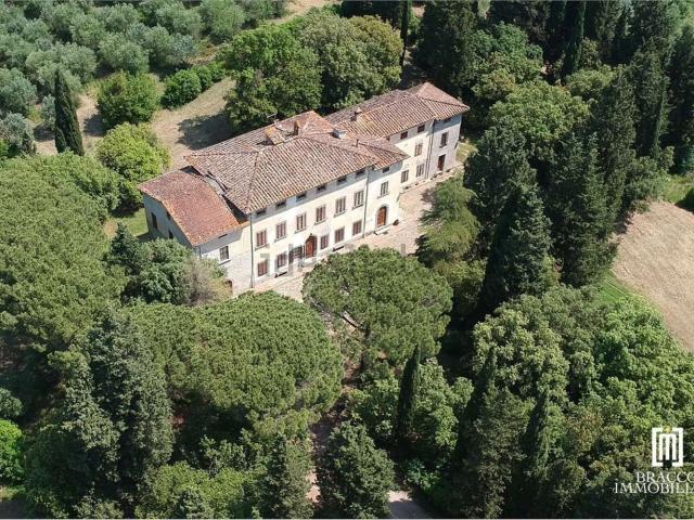 Case e ville in vendita di 2590 m² in Via Poggio a Pino, 71