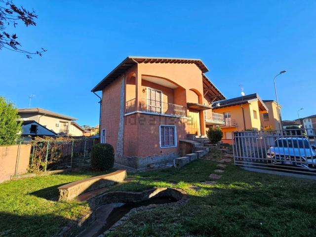 Case e ville in vendita di 259 m² in Via Arturo Toscanini, 8