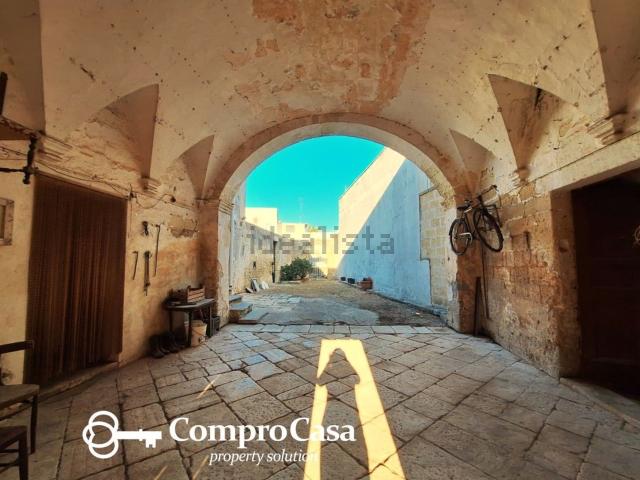 Case e ville in vendita di 259 m² in Via Francesco Lo Re