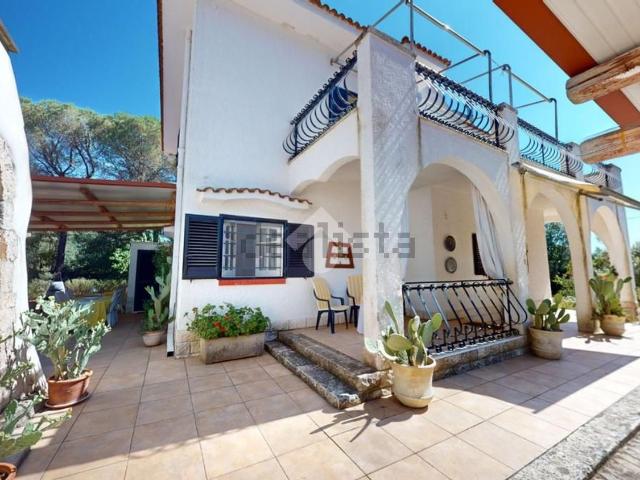 Case e ville in vendita di 259 m² in Via Taranto, 1