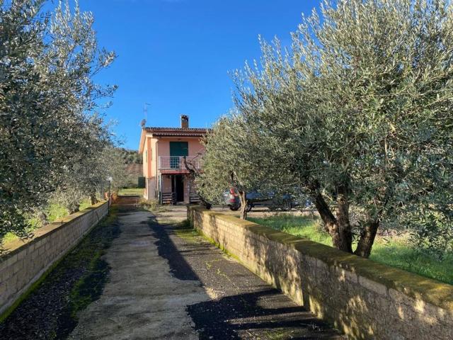 Case e ville in vendita di 260 m² in Via Colle Mozzo