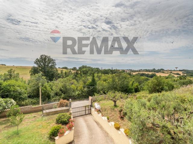 Case e ville in vendita di 260 m² in Via Castagnetta, 38