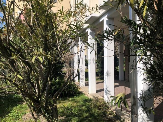 Case e ville in vendita di 260 m² in Via Amendola