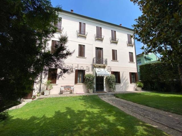 Case e ville in vendita di 260 m² in Via Antonio De Paoli