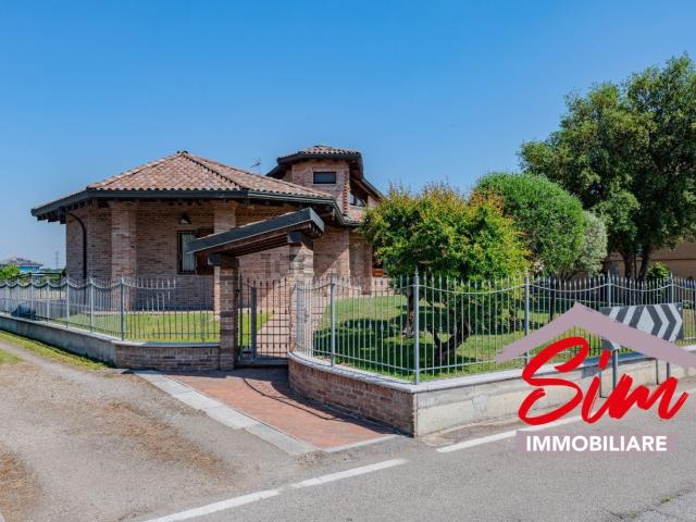 Case e ville in vendita di 260 m² in Via Alessandro Volta