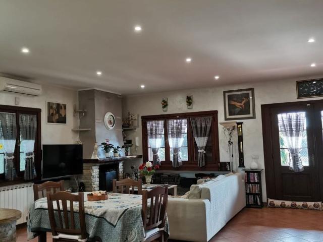 Case e ville in vendita di 260 m² in Via Aurelia Sud, 53