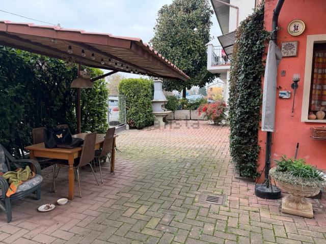 Case e ville in vendita di 260 m² in Via Bardello