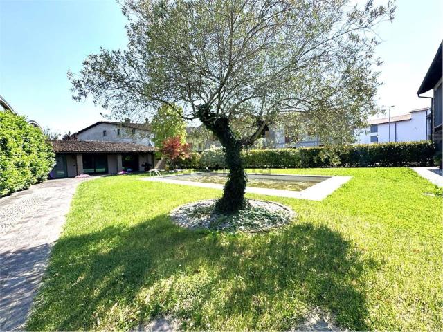 Case e ville in vendita di 260 m² in Via Giacomo Leopardi