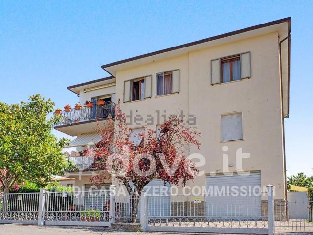 Case e ville in vendita di 260 m² in Via Giardinella, 11