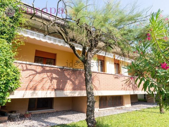 Case e ville in vendita di 260 m² in Via Gioacchino Rossini