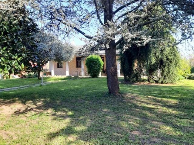 Case e ville in vendita di 260 m² in Via Giosuè Carducci
