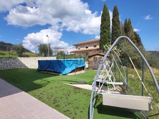 Case e ville in vendita di 260 m² in Via Giovanni da Verrazzano