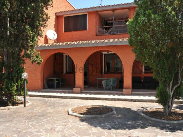 Case e ville in vendita di 260 m² in Via Grecale