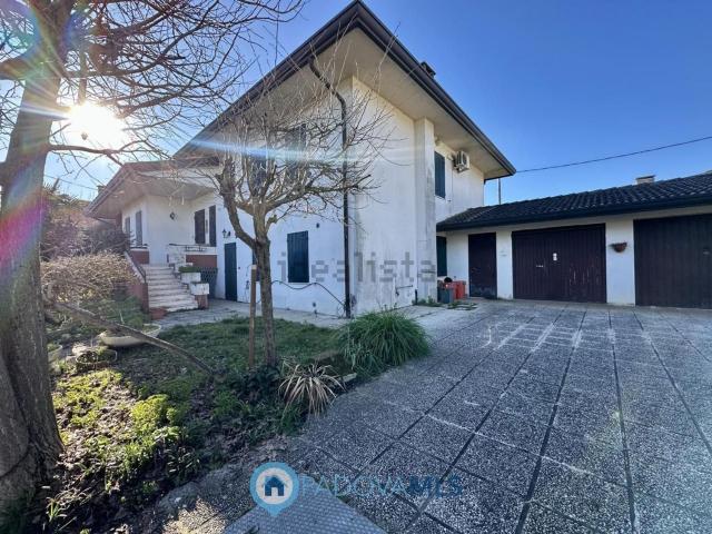 Case e ville in vendita di 260 m² in Via Domenico Carrari