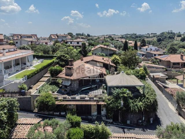 Case e ville in vendita di 260 m² in Via degli Oleandri, 9