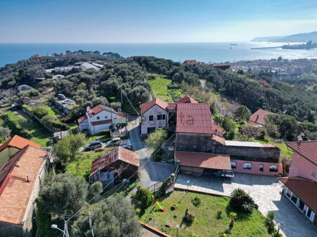 Case e ville in vendita di 260 m² in Via degli Ulivi