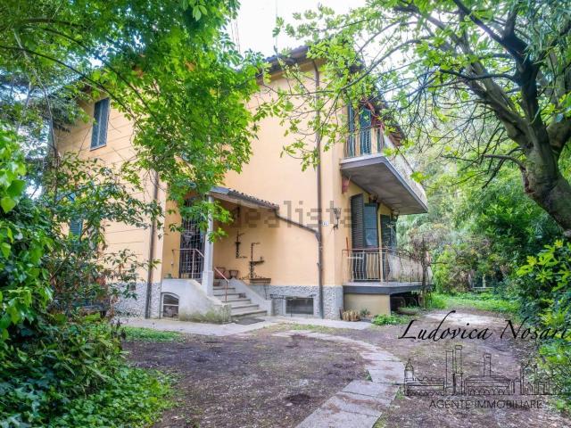 Case e ville in vendita di 260 m² in Via del Meloncello, 14