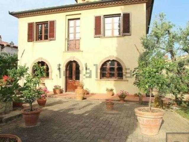 Case e ville in vendita di 260 m² in Via del Bandello
