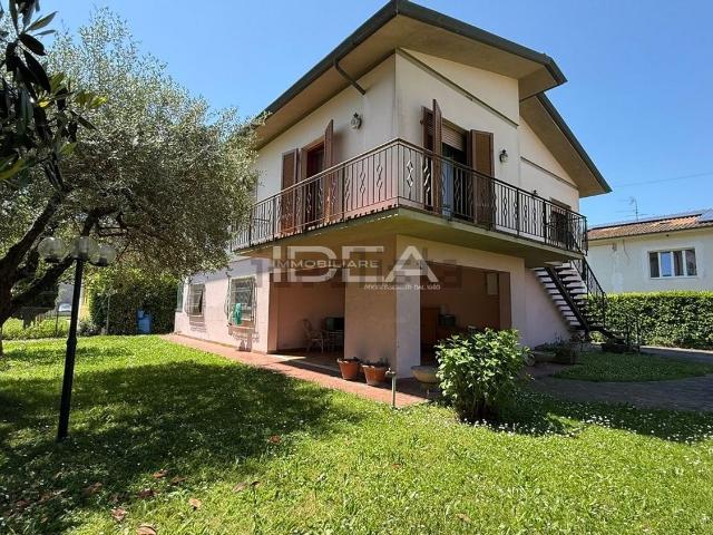 Case e ville in vendita di 260 m² in Via del Bozzo